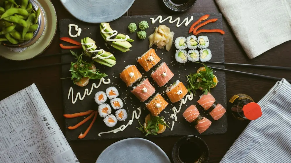 Sushi ve sashimi tabağı